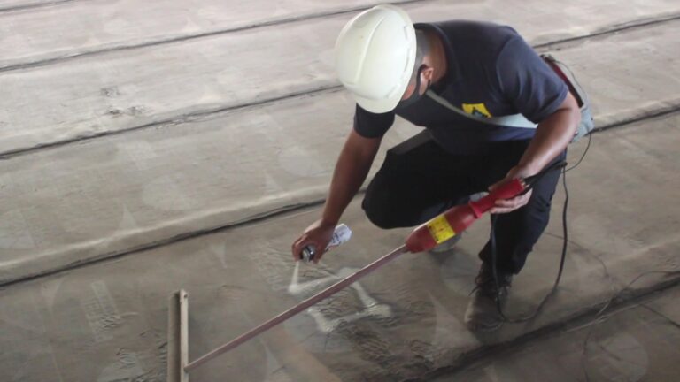 Conte com a equipe da Ralife Engenharia com soluções rápidas para o teste de manta em João Pessoa. Nosso teste de estanqueidade com o Imperdetector funciona com o fechamento de arco voltaico, podendo comprovar a qualidade da selagem da superfície em um procedimento não destrutivo.
