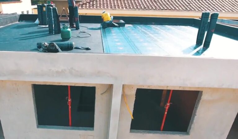 Conte com a equipe da Ralife Engenharia com soluções rápidas para o teste de manta no Rio de Janeiro. Nosso teste de estanqueidade com o Imperdetector funciona com o fechamento de arco voltaico, podendo comprovar a qualidade da selagem da superfície em um procedimento não destrutivo.