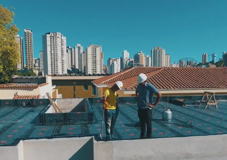 Realizamos o teste eletrostático garantindo que toda a área impermeabilizada esteja certificada com alto padrão de qualidade. Converse com a nossa equipe para maiores informações.